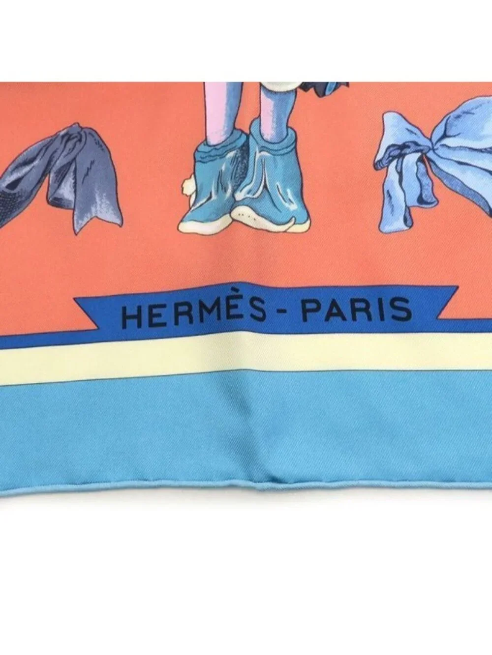Hermes Triangle Geant Scarf - Picture 3 of 7